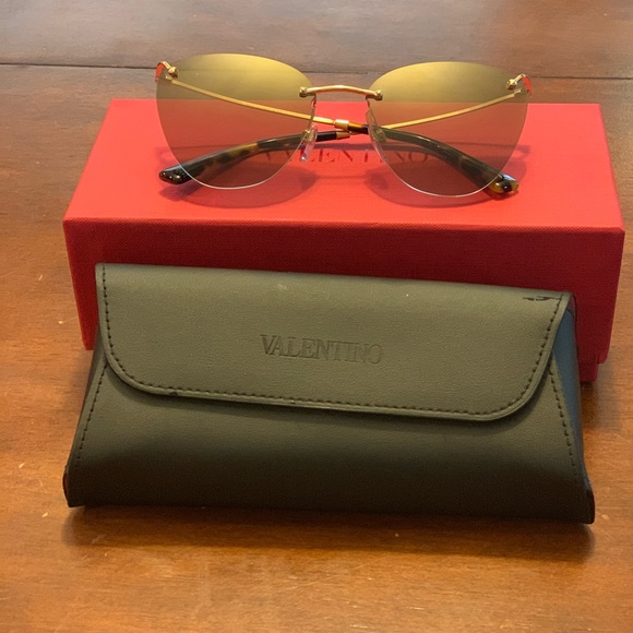 Valentino Sunglasses (authentic) - Picture 4 of 6